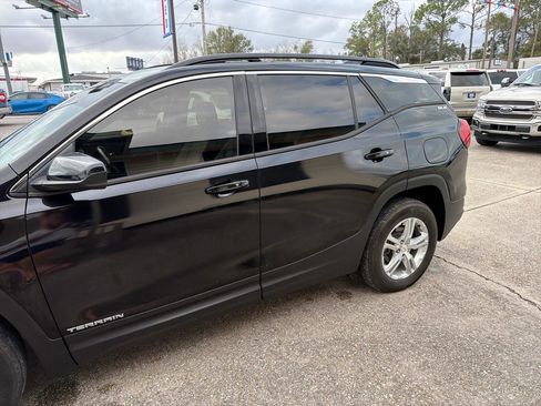 Used 2018 GMC Terrain SLE w/ Driver Convenience Package image 5