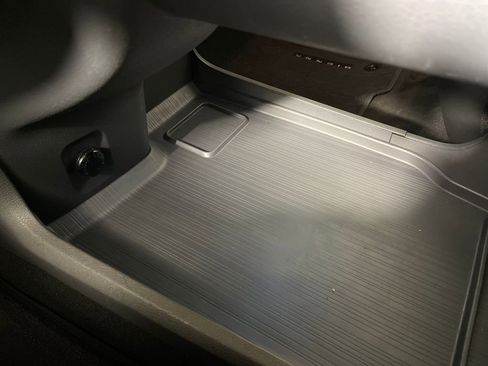 Certified 2023 Toyota Sienna XLE image 30