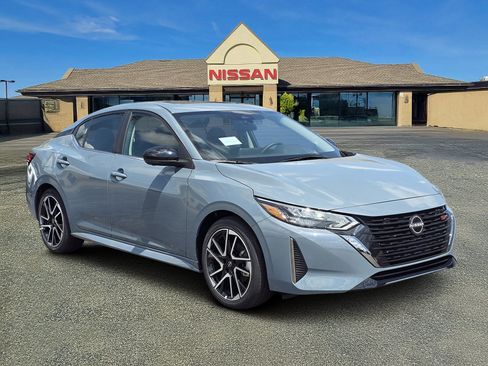Used 2025 Nissan Sentra SR w/ SR Premium Package FWD image 1