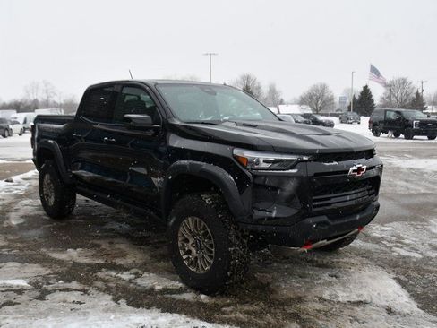 Used 2025 Chevrolet Colorado ZR2 image 9