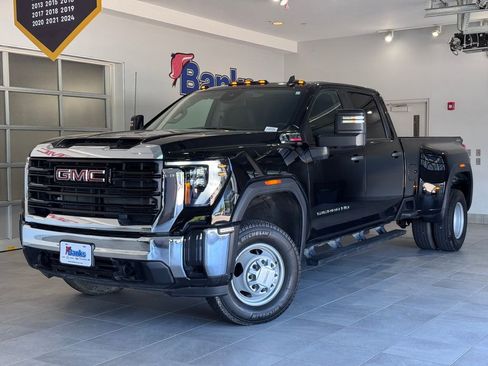 Certified 2024 GMC Sierra 3500 Pro AWD/4WD image 2