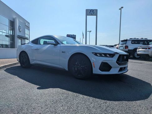 Used 2025 Ford Mustang GT RWD image 3