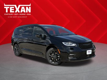 New 2025 Chrysler Pacifica Select w/ Fav Edition Package
