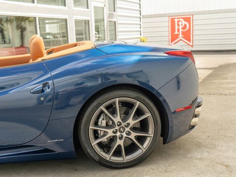 Used 2012 Ferrari California RWD image 5