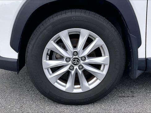 Used 2024 Toyota Corolla Cross LE w/ Moonroof Package AWD/4WD image 7