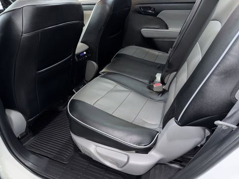 Used 2022 Toyota Highlander LE image 20