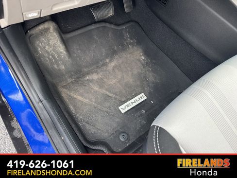 Used 2025 Hyundai Venue SEL image 17