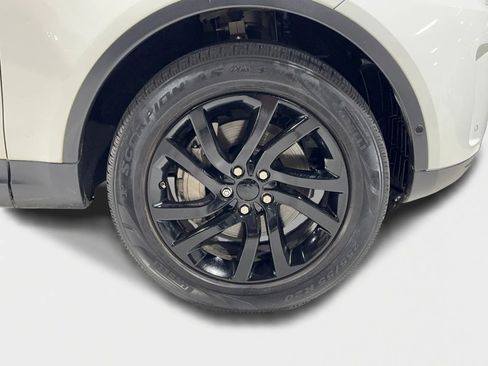 Used 2019 Land Rover Discovery HSE image 29