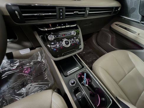 Used 2020 Lincoln Corsair FWD w/ Convenience Package image 25