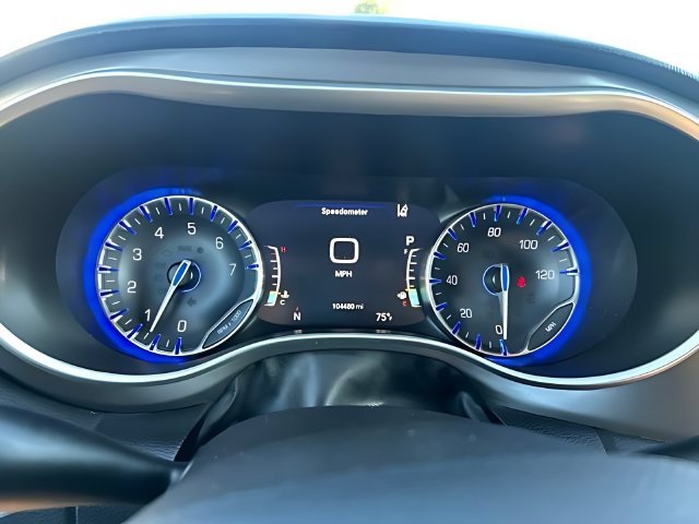 Used 2022 Chrysler Pacifica Touring-L FWD image 22