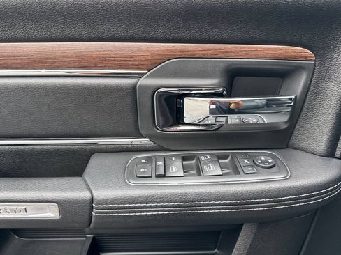 Used 2019 RAM 1500 Laramie w/ Convenience Group AWD/4WD image 10