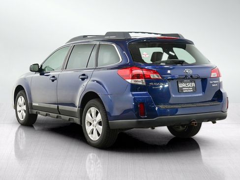 Used 2010 Subaru Outback 3.6R Limited AWD/4WD image 3