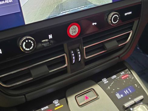 Used 2024 Porsche Macan image 34