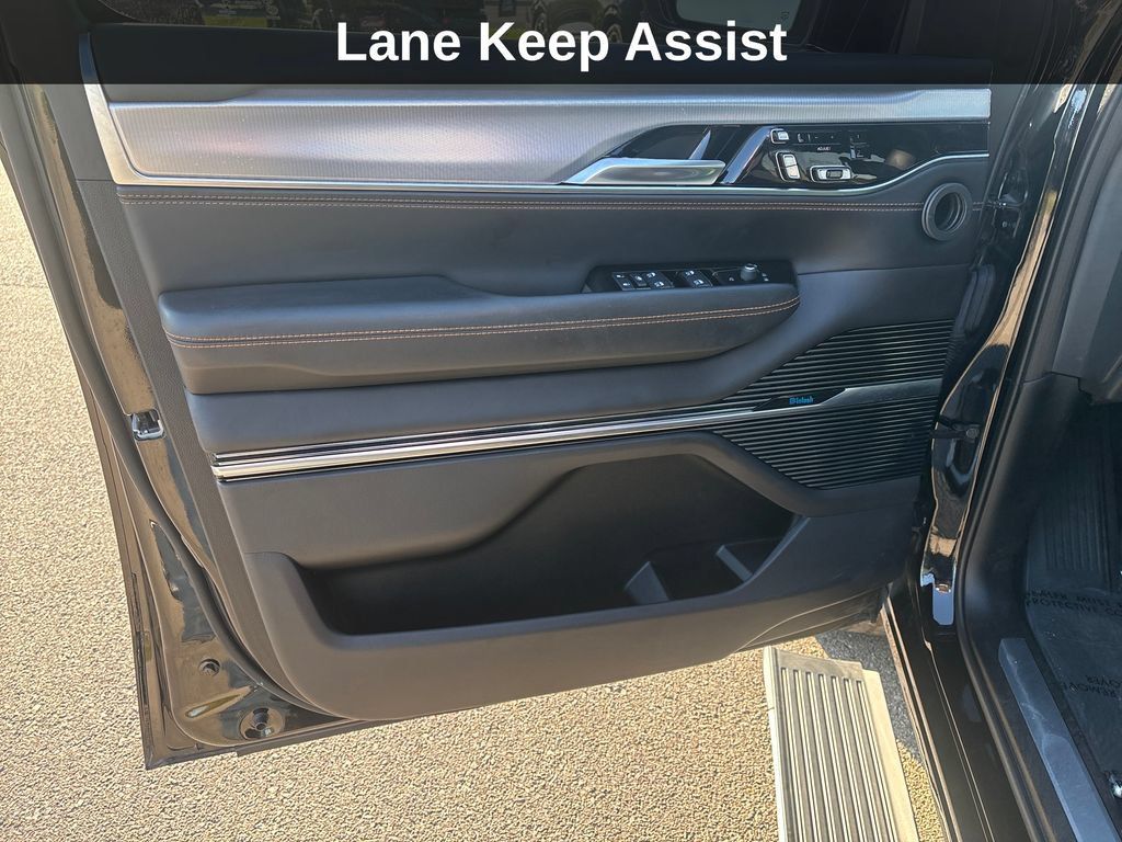 Used 2022 Jeep Grand Wagoneer Series III AWD/4WD image 13