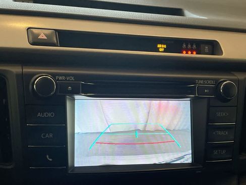 Used 2018 Toyota RAV4 LE image 17