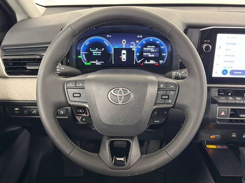 Used 2025 Toyota Camry XLE FWD image 24
