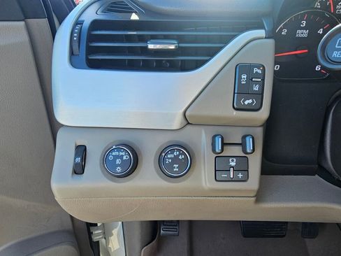 Used 2015 GMC Yukon XL SLT AWD/4WD image 24