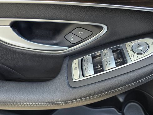Used 2015 Mercedes-Benz C 300 Sedan image 23