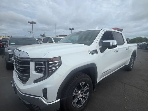 Used 2025 GMC Sierra 1500 SLT RWD image 1