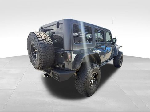 Used 2017 Jeep Wrangler Unlimited Rubicon w/ Max Tow Package AWD/4WD image 5