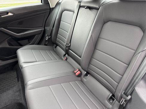 Used 2024 Volkswagen Jetta SE FWD image 12