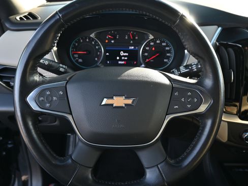 Used 2022 Chevrolet Traverse LT image 19