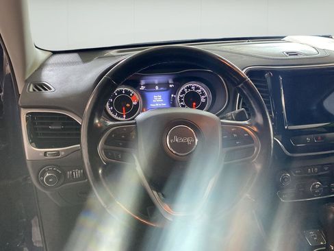 Used 2020 Jeep Cherokee Limited FWD image 18