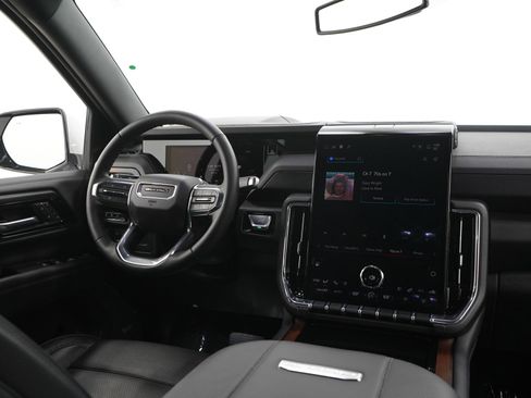 Used 2025 GMC Yukon XL Denali image 15