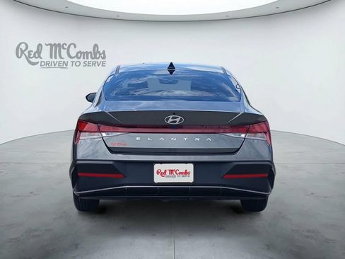 Used 2024 Hyundai Elantra SE FWD image 4