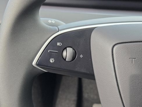 Used 2026 Tesla Model Y Long Range image 16