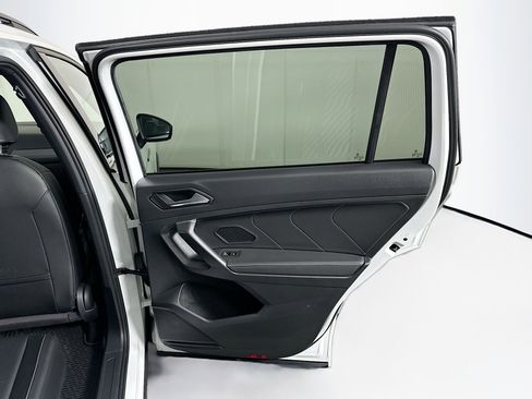Used 2022 Volkswagen Tiguan SE R-Line image 29