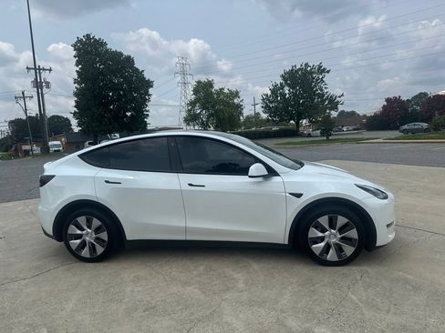 Used 2021 Tesla Model Y Long Range AWD/4WD image 12