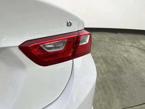 Used 2017 Chevrolet Malibu LT image 23