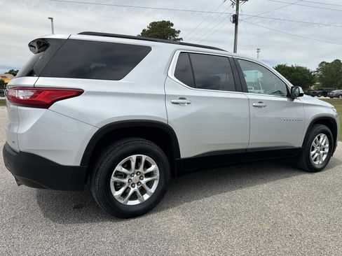 Used 2020 Chevrolet Traverse LT FWD image 4