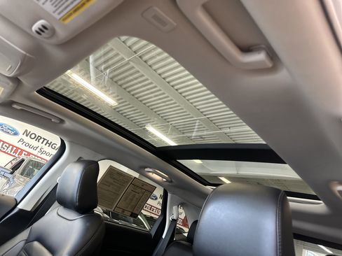 Used 2024 Ford Edge SEL w/ Convenience Package image 4