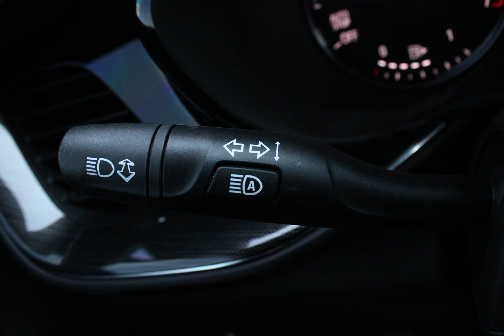 Used 2022 Buick Envision Essence w/ Sport Touring Package FWD image 33