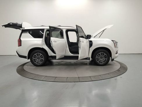 Used 2026 Nissan Armada Platinum RWD image 17