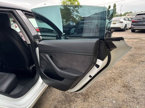 Used 2022 Tesla Model 3 Long Range AWD/4WD image 17
