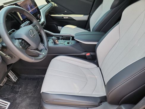 Used 2026 Lexus TX 500h AWD w/ Technology Package image 29
