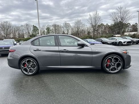 Used 2022 Alfa Romeo Giulia Ti image 6