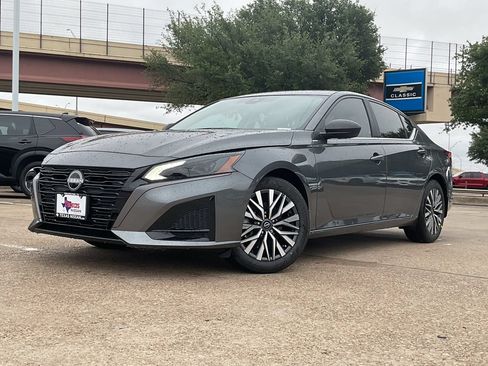 New 2026 Nissan Altima 2.5 SV FWD image 2