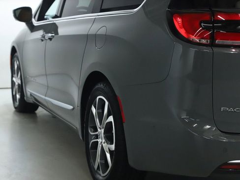 Used 2022 Chrysler Pacifica Pinnacle image 53
