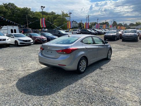 Used 2016 Hyundai Elantra SE w/ Option Group 02 image 5