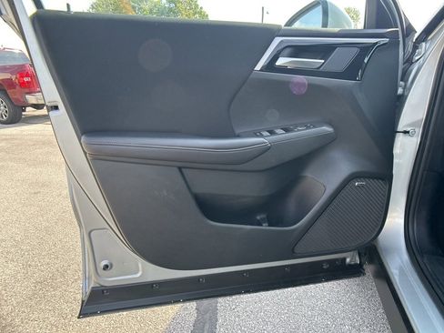 Used 2025 Mitsubishi Outlander ES image 19