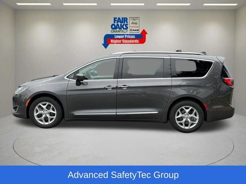 Used 2017 Chrysler Pacifica Touring-L Plus w/ Advanced Safetytec Group FWD image 11