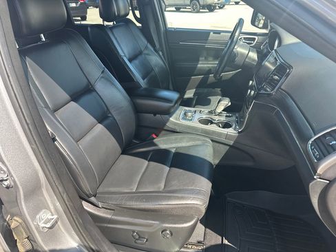 Used 2019 Jeep Grand Cherokee Limited image 33