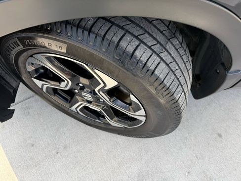 Used 2018 Honda CR-V Touring image 2