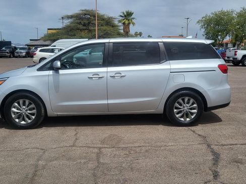 Used 2019 Kia Sedona LX FWD image 5