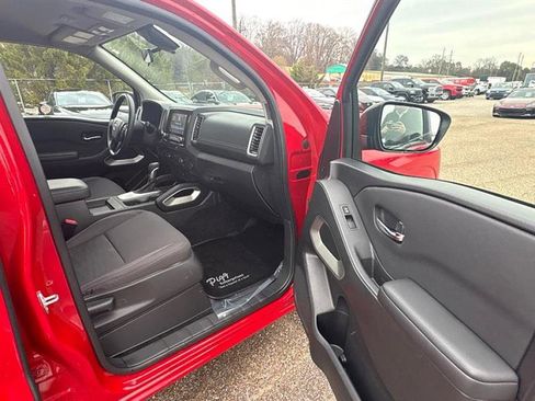 Used 2024 Nissan Frontier SV image 32