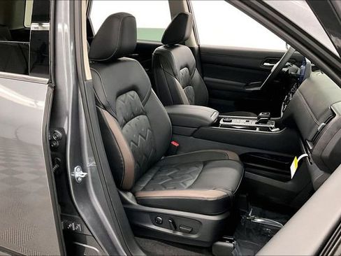 New 2026 Nissan Pathfinder Platinum image 38